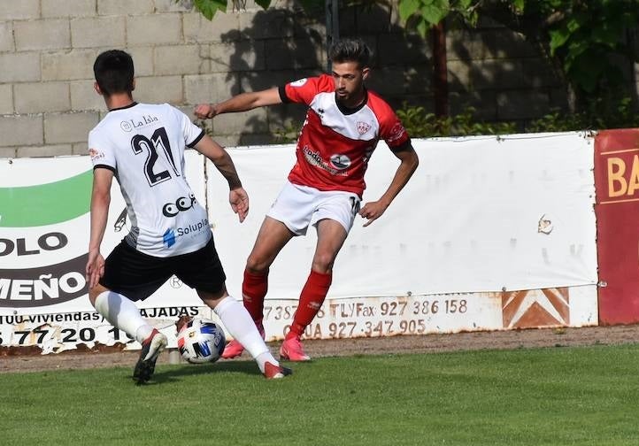 Álex Cañero en el partido con el Plasencia, en el que los miajadeños consiguieron clasificarse para el play off a 2ª B 