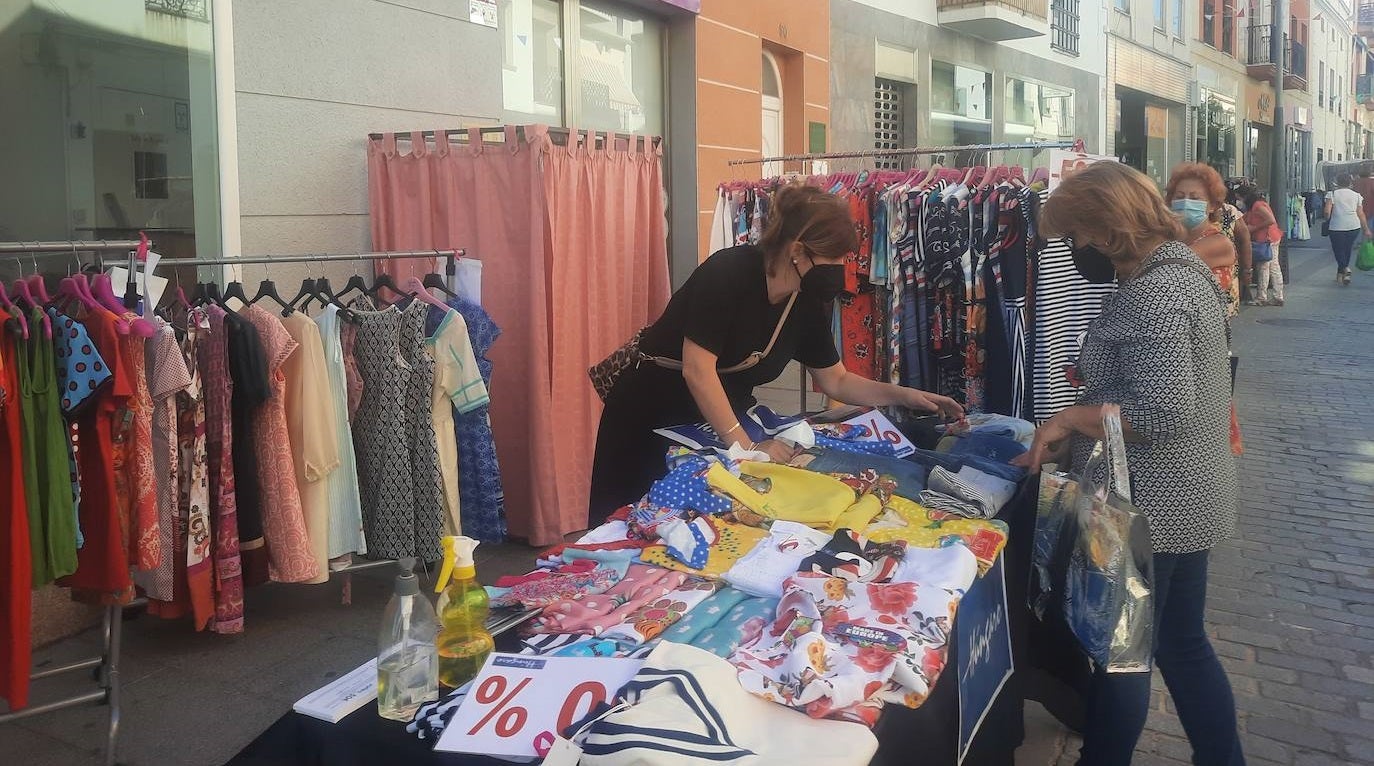 Uno de los stands situados en la avenida Trujillo de Miajadas el pasado sábado, en la primera parte de la iniciativa 
