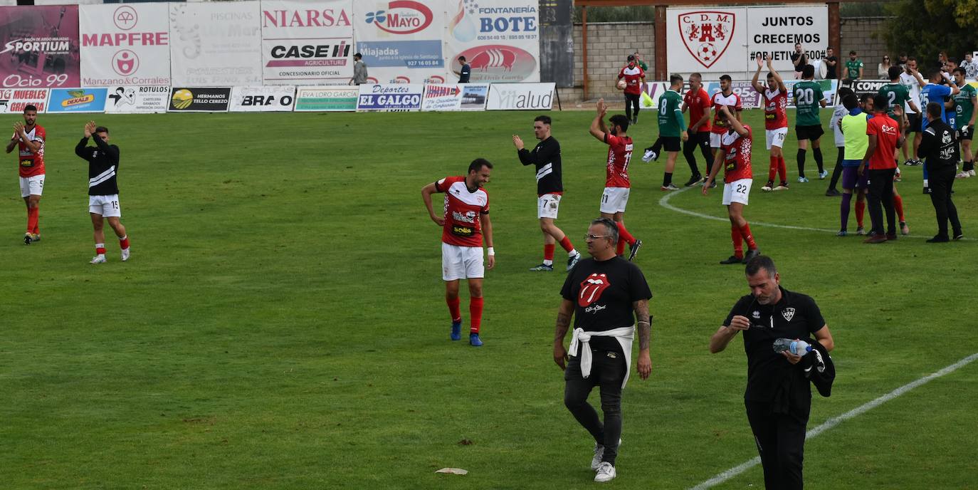 Los jugadores miajadeños agradecen a su afición el apoyo recibido, en las derrotas, en las victorias y en los empates 