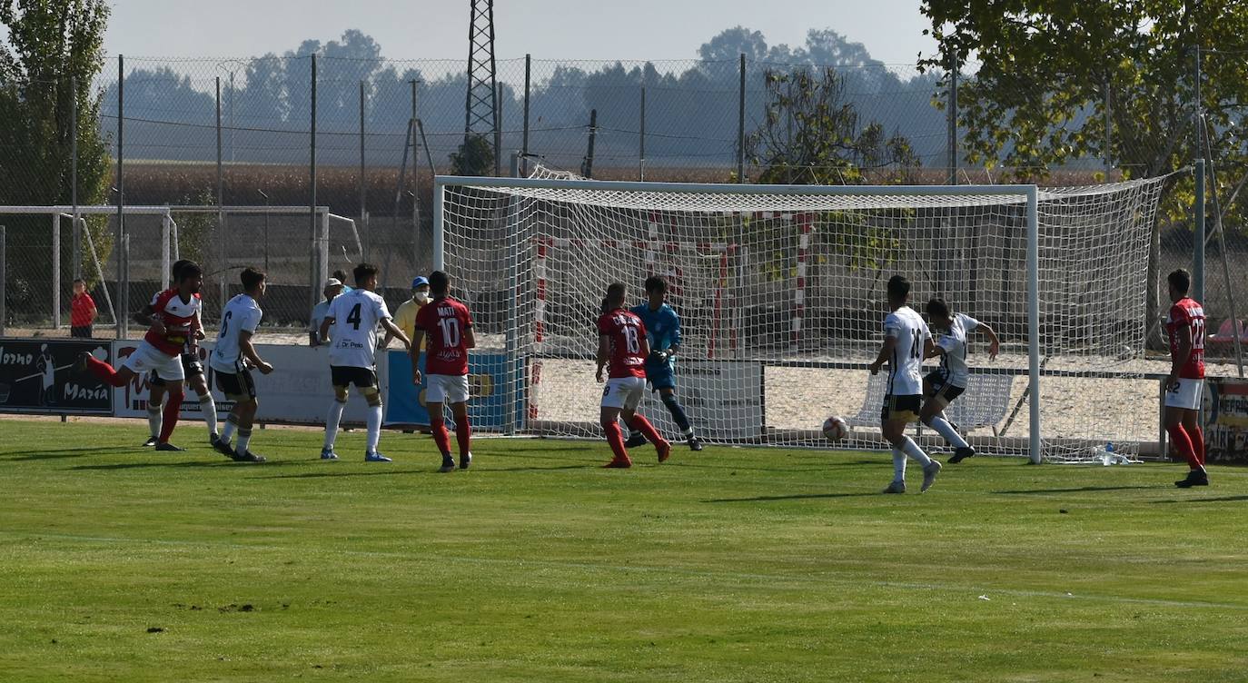 Gol de cabeza de Álex Jiménez al Badajoz B que ponía el 1-0 al marcador 