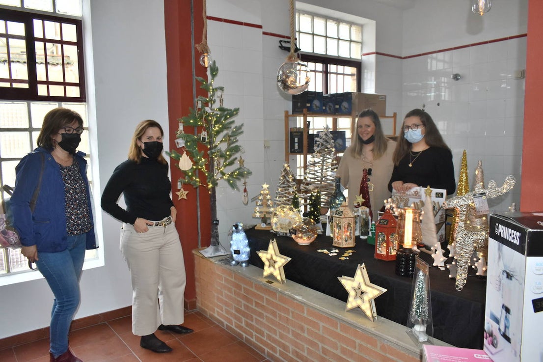 La Asociación de Comerciantes y Empresarios de Miajadas y Comarca celebró su II edición del 'Sábado de gangas de invierno' en el Mercado de Abastos. Tras no haber podido llevarla a cabo el pasado año debido a la pandemia, por fin han repetido el éxito de la primera edición de 2019. Los visitantes disfrutaron de precios de ganga en distintos productos y pudieron además contribuir a ayudar a los vecinos de 'La Palma' con un café solidario, así como entrar en el sorteo de una bicicleta. 