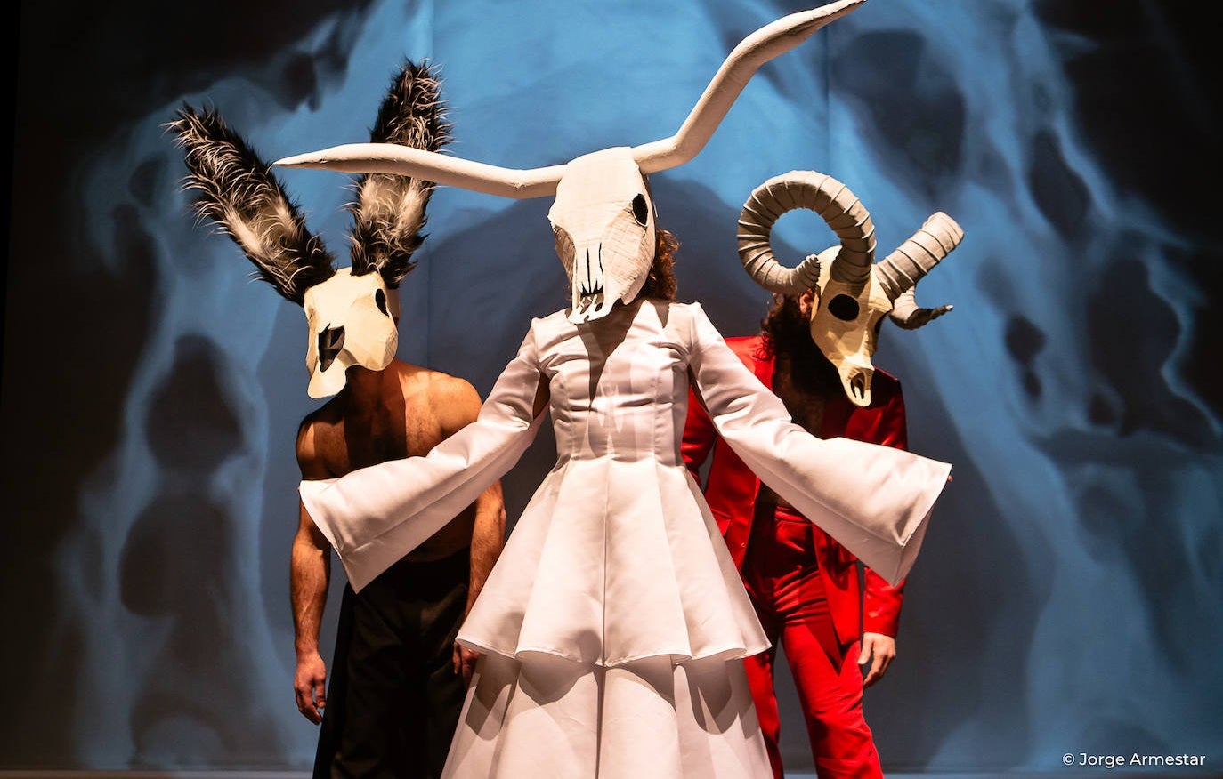 Escena de la representación de 'Serrana' 