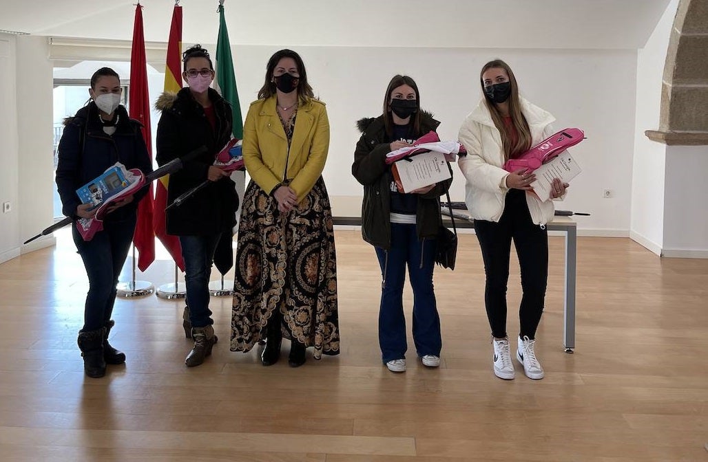 Paula González, Andrea Maeso, Mª del Carmen Pérez y Ana Mª Miguel, premiadas en el concurso de Tik Tok 'Ni una más'
