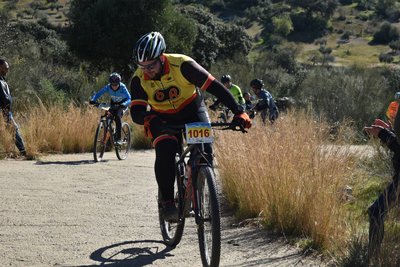 Más de 1.000 ciclistas de distintos puntos de la región y el país se dieron cita en una de las pruebas más conocidas en el mundo del ciclismo: la 'Titán de los Ríos', convertida ya en un referente, por sus parajes naturales, por sus recorridos, por su dificultad, por su emoción. 