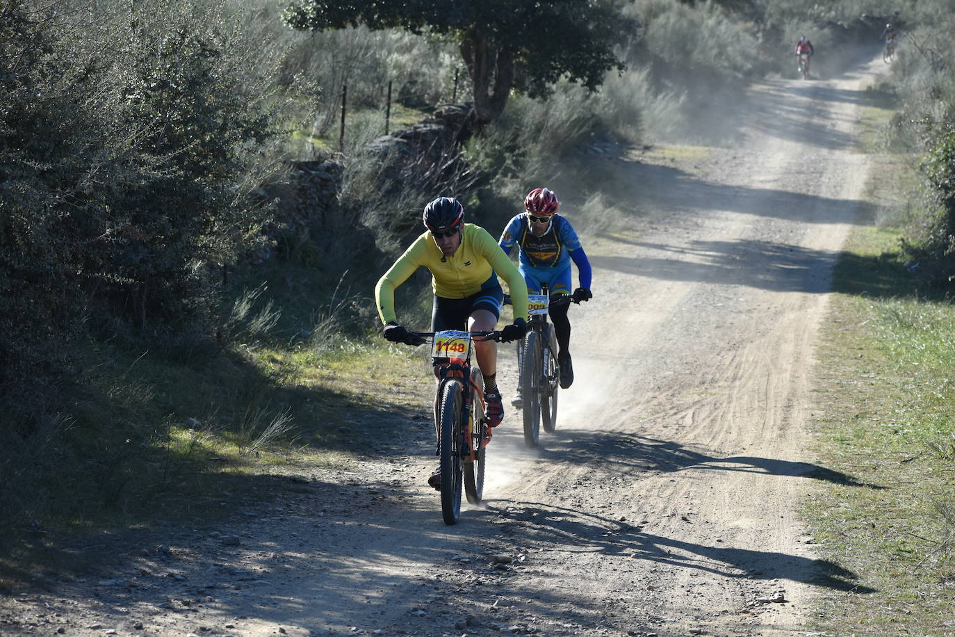 Más de 1.000 ciclistas de distintos puntos de la región y el país se dieron cita en una de las pruebas más conocidas en el mundo del ciclismo: la 'Titán de los Ríos', convertida ya en un referente, por sus parajes naturales, por sus recorridos, por su dificultad, por su emoción. 