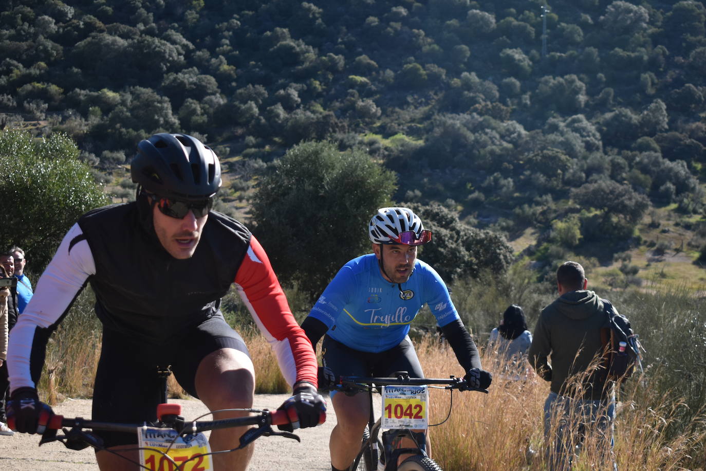 Más de 1.000 ciclistas de distintos puntos de la región y el país se dieron cita en una de las pruebas más conocidas en el mundo del ciclismo: la 'Titán de los Ríos', convertida ya en un referente, por sus parajes naturales, por sus recorridos, por su dificultad, por su emoción. 