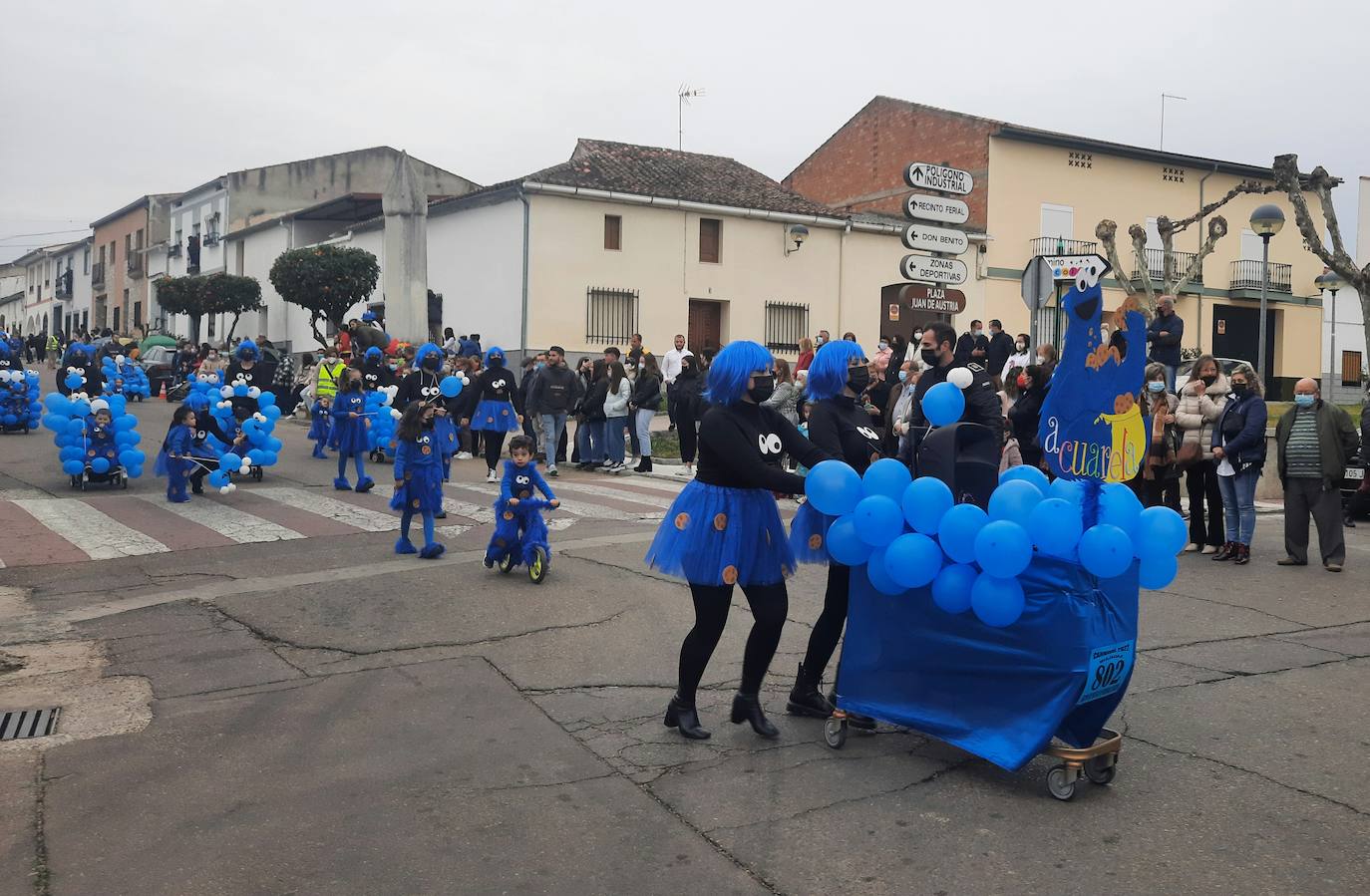 Miajadas ha vuelto a celebrar su gran Carnaval, lo ha vivido por todo lo alto y lo ha despedido con todos los honores. El desfile del sábado devolvió la alegría a las calles de la localidad entre música y color, y el entierro de la sardina ofreció risas y un final dulce para la vuelta de esta celebración. 