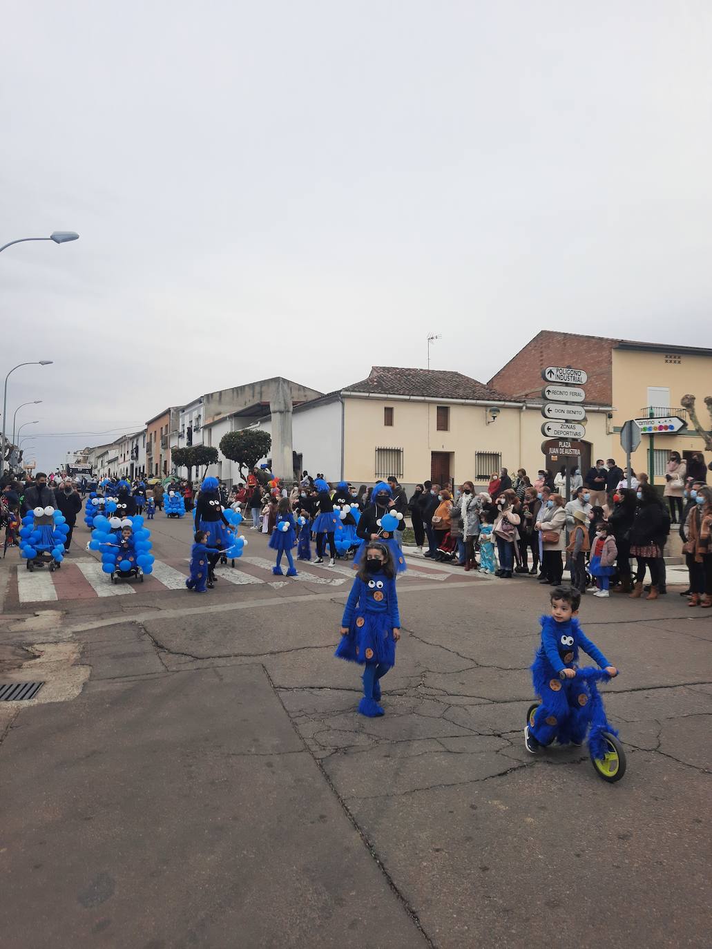 Miajadas ha vuelto a celebrar su gran Carnaval, lo ha vivido por todo lo alto y lo ha despedido con todos los honores. El desfile del sábado devolvió la alegría a las calles de la localidad entre música y color, y el entierro de la sardina ofreció risas y un final dulce para la vuelta de esta celebración. 