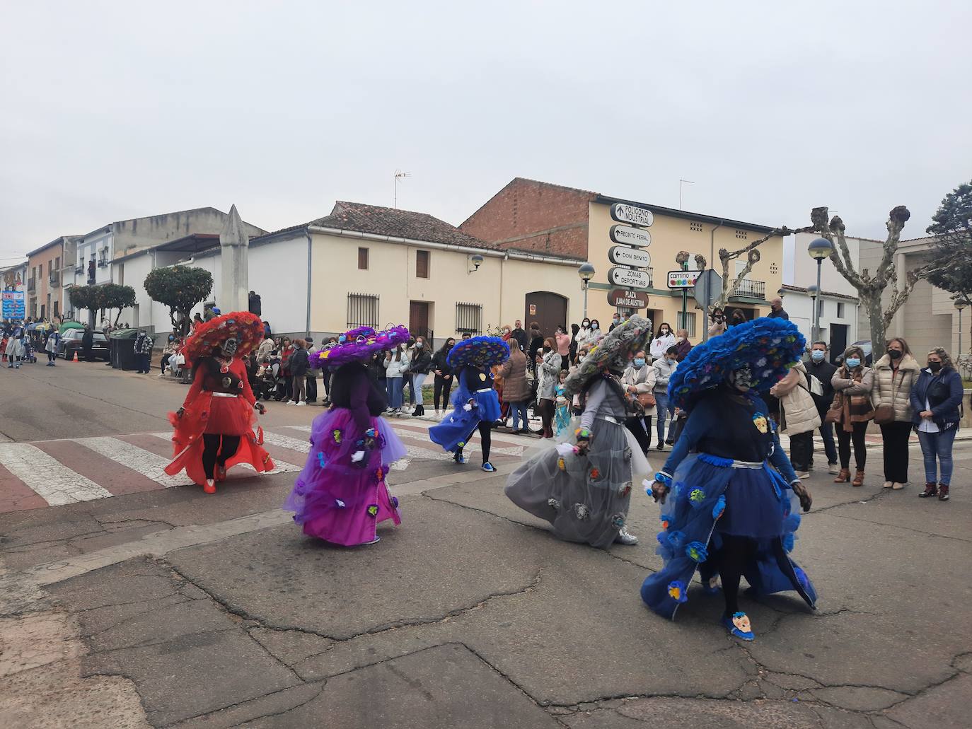 Miajadas ha vuelto a celebrar su gran Carnaval, lo ha vivido por todo lo alto y lo ha despedido con todos los honores. El desfile del sábado devolvió la alegría a las calles de la localidad entre música y color, y el entierro de la sardina ofreció risas y un final dulce para la vuelta de esta celebración. 