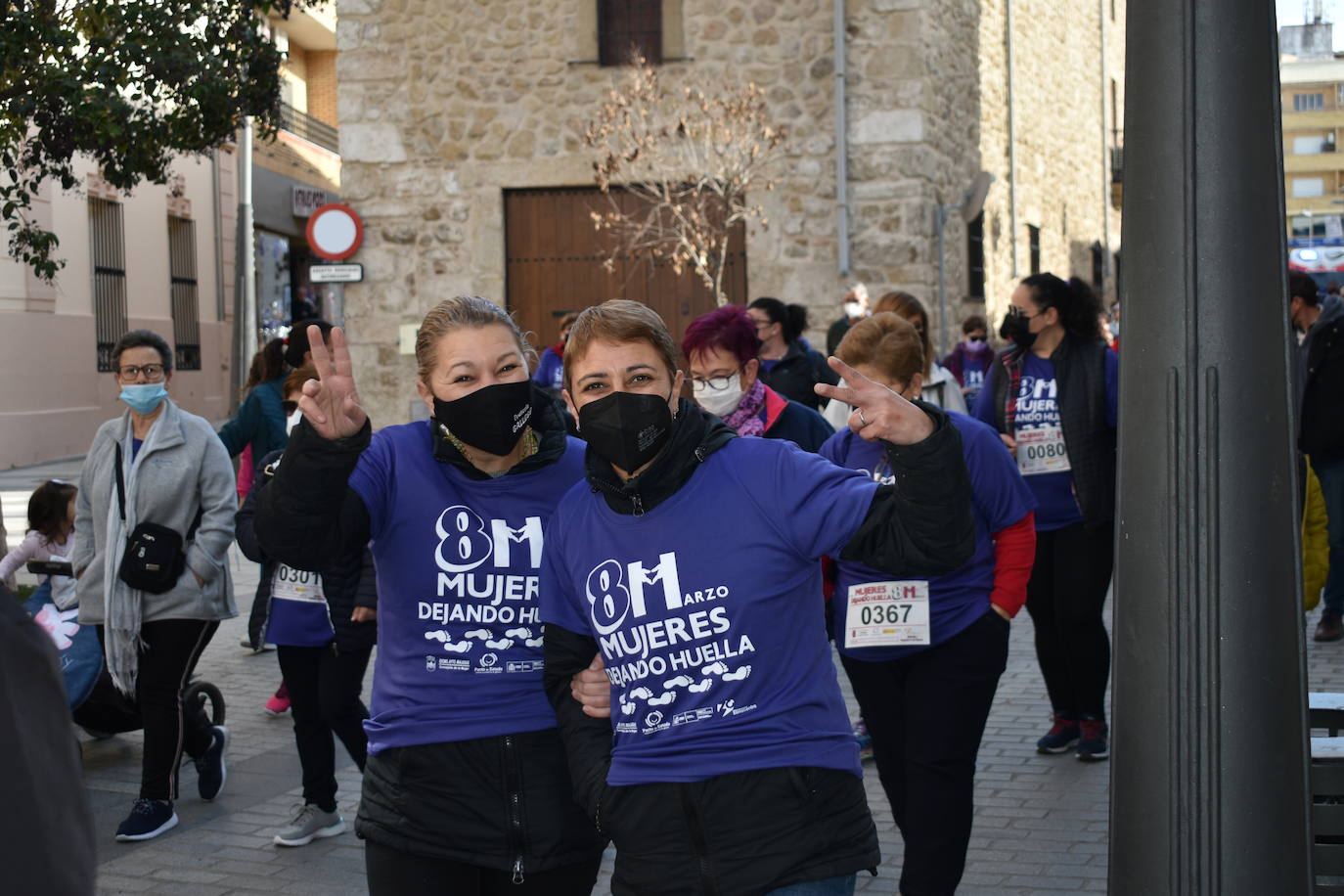 El pasado sábado 5 de marzo Miajadas acogió con antelación su tradicional marcha por el Día Internacional de la mujer, 8 M, en la que miajadeños y miajadeñas marcaron juntos el camino por la igualdad entre hombres y mujeres. Tras la marcha participaron en una Master Class de Zumba y entraron en el sorteo de una bicicleta, cuya ganadora fue Beatriz Barquilla. 