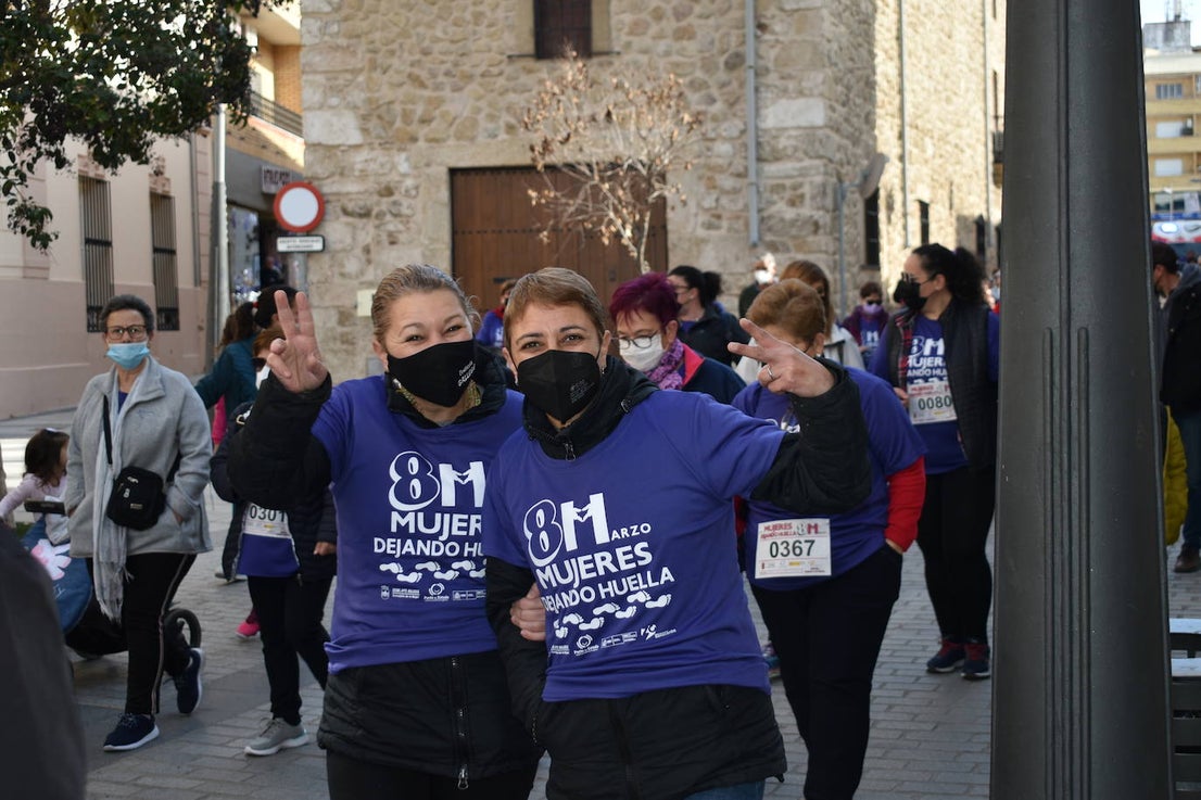 El pasado sábado 5 de marzo Miajadas acogió con antelación su tradicional marcha por el Día Internacional de la mujer, 8 M, en la que miajadeños y miajadeñas marcaron juntos el camino por la igualdad entre hombres y mujeres. Tras la marcha participaron en una Master Class de Zumba y entraron en el sorteo de una bicicleta, cuya ganadora fue Beatriz Barquilla. 