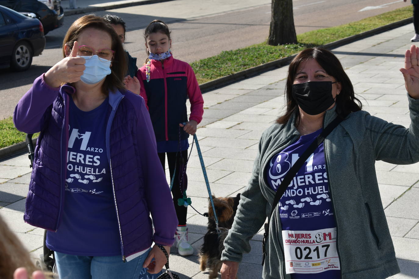 El pasado sábado 5 de marzo Miajadas acogió con antelación su tradicional marcha por el Día Internacional de la mujer, 8 M, en la que miajadeños y miajadeñas marcaron juntos el camino por la igualdad entre hombres y mujeres. Tras la marcha participaron en una Master Class de Zumba y entraron en el sorteo de una bicicleta, cuya ganadora fue Beatriz Barquilla. 