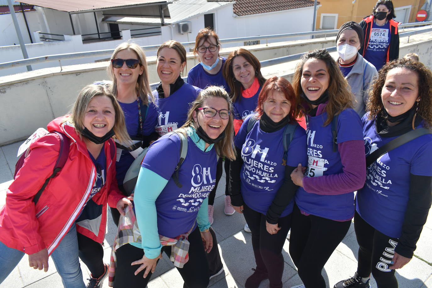El pasado sábado 5 de marzo Miajadas acogió con antelación su tradicional marcha por el Día Internacional de la mujer, 8 M, en la que miajadeños y miajadeñas marcaron juntos el camino por la igualdad entre hombres y mujeres. Tras la marcha participaron en una Master Class de Zumba y entraron en el sorteo de una bicicleta, cuya ganadora fue Beatriz Barquilla. 