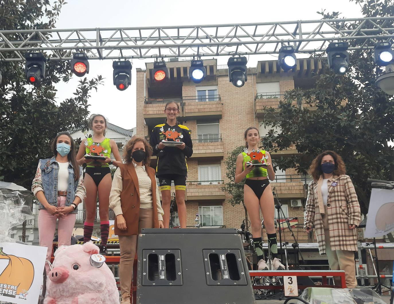 Macarena Carmona (izq) y Alba Gómez (dcha) consiguieron el segundo y tercer lugar en Sub14 Femenino 