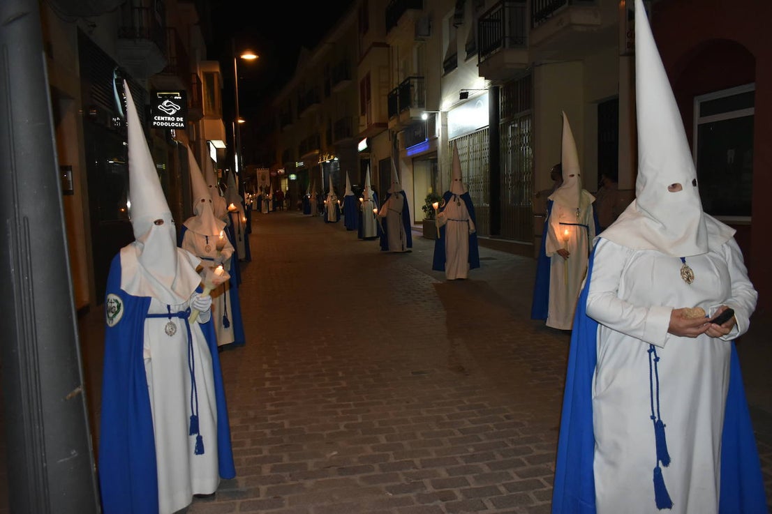 Los miajadeños volvieron a vivir su Semana Santa. Volvieron a llorar la muerte de Jesucristo acompañando al Cristo de la Piedad, la Piedad, el Santo Sepulcro y la Virgen de los Dolores, y volvieron a celebrar su resurrección con el encuentro entre el Cristo Resucitado y la Virgen. Una Semana Santa como hacía dos años no habían podido celebrar y que han vuelto a disfrutar con todos los honores 