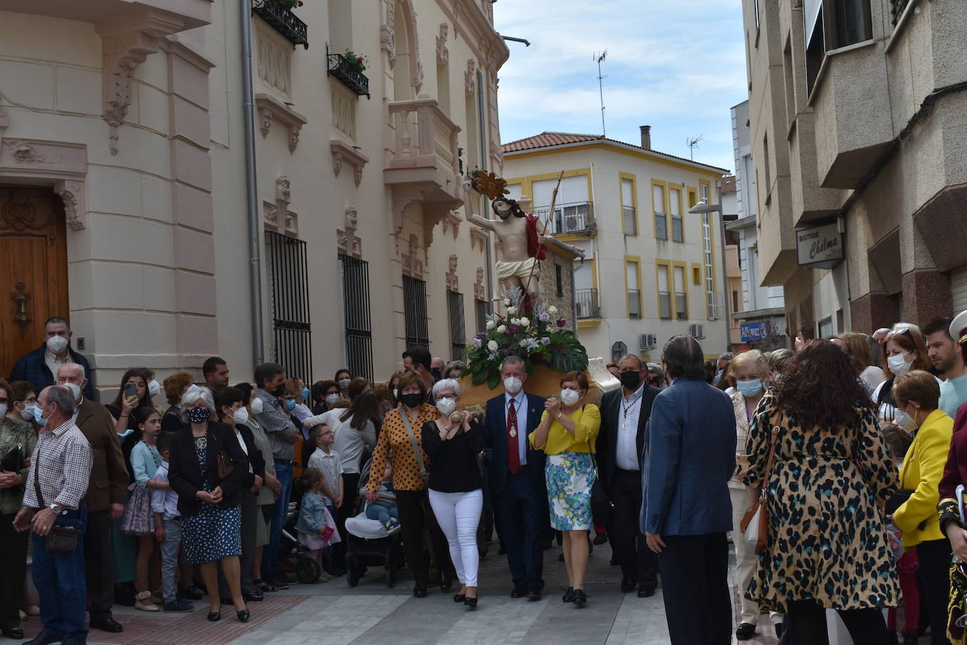Los miajadeños volvieron a vivir su Semana Santa. Volvieron a llorar la muerte de Jesucristo acompañando al Cristo de la Piedad, la Piedad, el Santo Sepulcro y la Virgen de los Dolores, y volvieron a celebrar su resurrección con el encuentro entre el Cristo Resucitado y la Virgen. Una Semana Santa como hacía dos años no habían podido celebrar y que han vuelto a disfrutar con todos los honores 