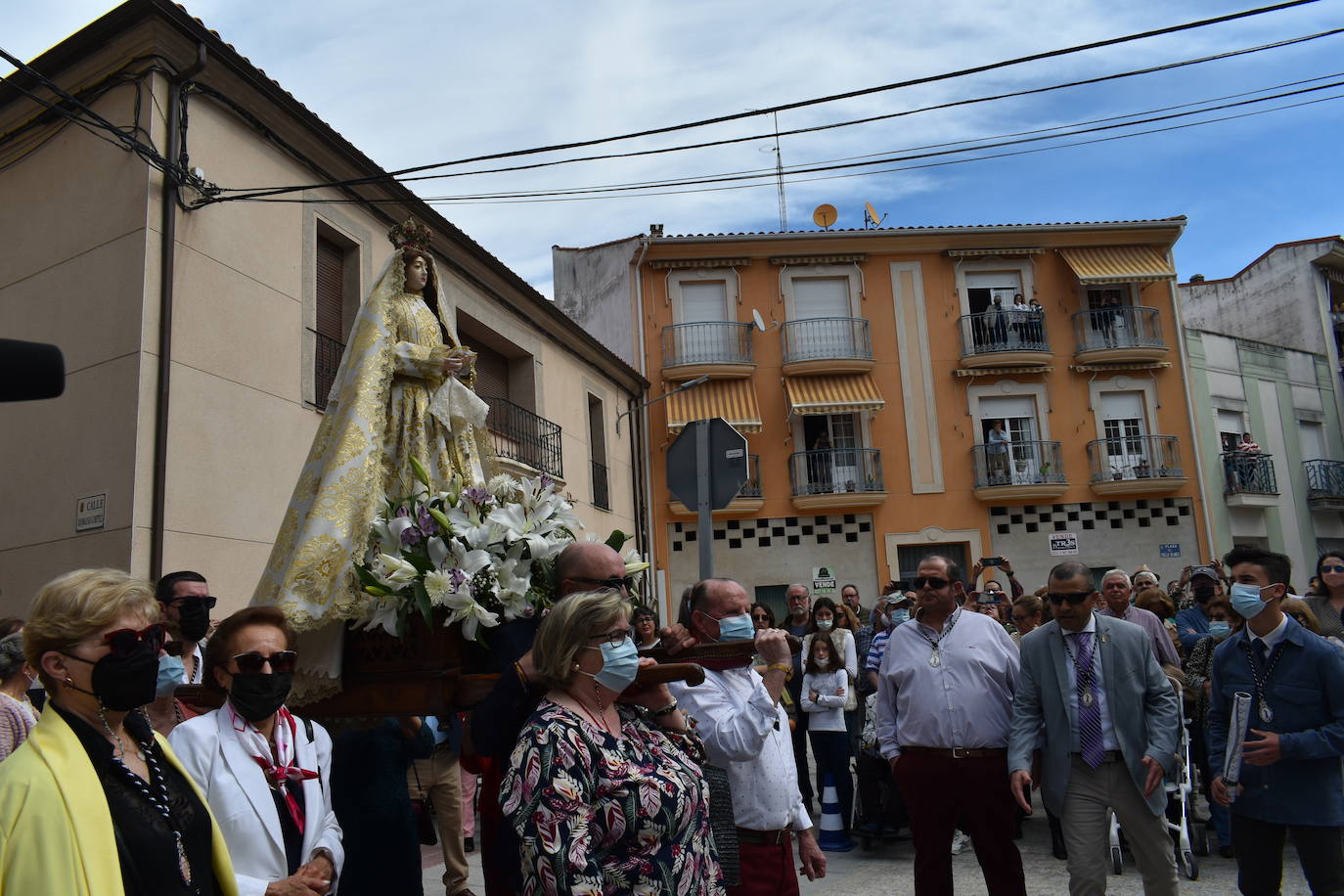Los miajadeños volvieron a vivir su Semana Santa. Volvieron a llorar la muerte de Jesucristo acompañando al Cristo de la Piedad, la Piedad, el Santo Sepulcro y la Virgen de los Dolores, y volvieron a celebrar su resurrección con el encuentro entre el Cristo Resucitado y la Virgen. Una Semana Santa como hacía dos años no habían podido celebrar y que han vuelto a disfrutar con todos los honores 