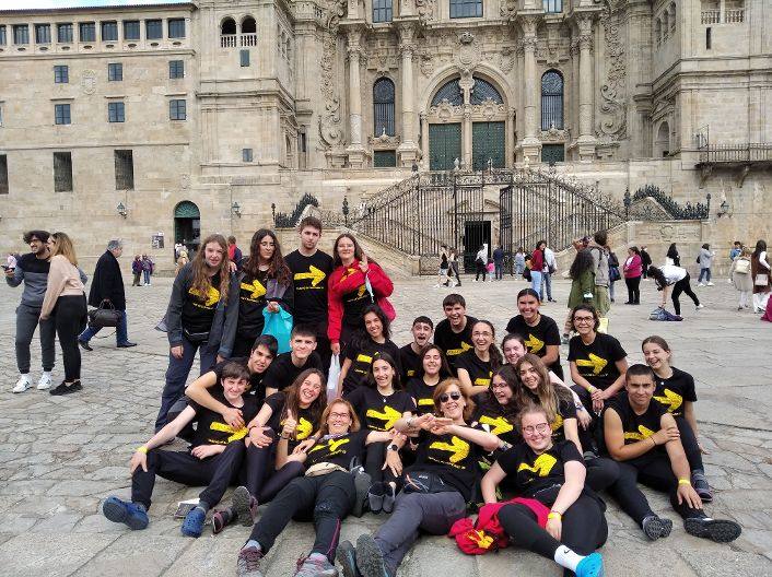 Los alumnos peregrinos a su llegada a Santiago de Compostela 