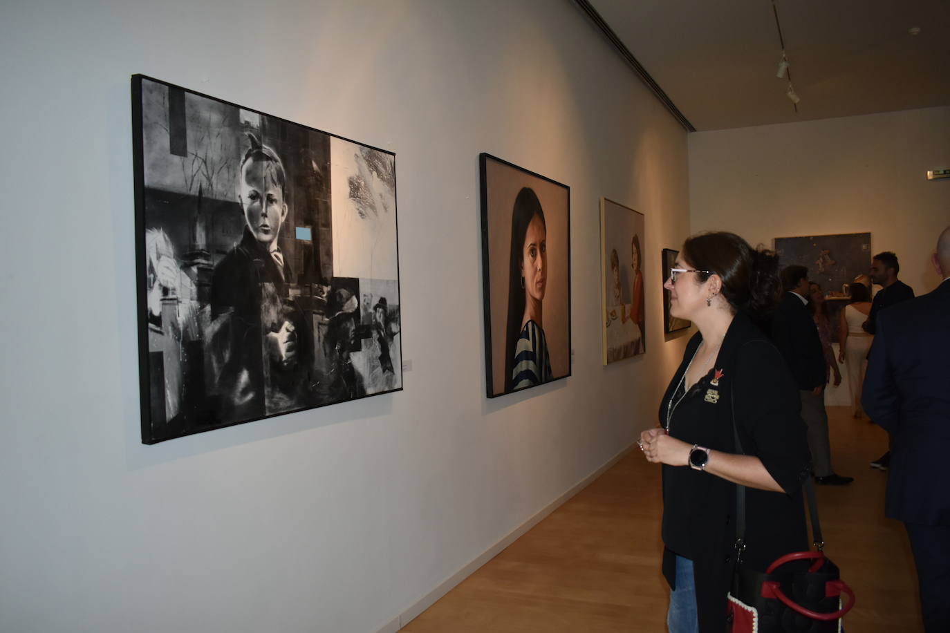 El XI Certamen de Pintura Fundación Laura Otero vivió una gala final memorable. Con el grupo musical Anam Camerata amenizando la noche en el Palacio Obispo Solís, y el neumólogo Juan Fernando Masa como invitado de honor, la fundación retomó su tradición de la forma más emotiva, esperada y especial. Guillermo Sedano ha sido el ganador de esta edición con 'Camino del vuelta al norte', mientras que Juan Carlos Gil ha conseguido el segundo premio con 'Composición con patines' y David Palomero se ha hecho con el Accésit con 'Lucía'. Tras el acto oficial, los asistentes pudieron disfrutar de la exposición, abierta hasta el 15 de julio. 