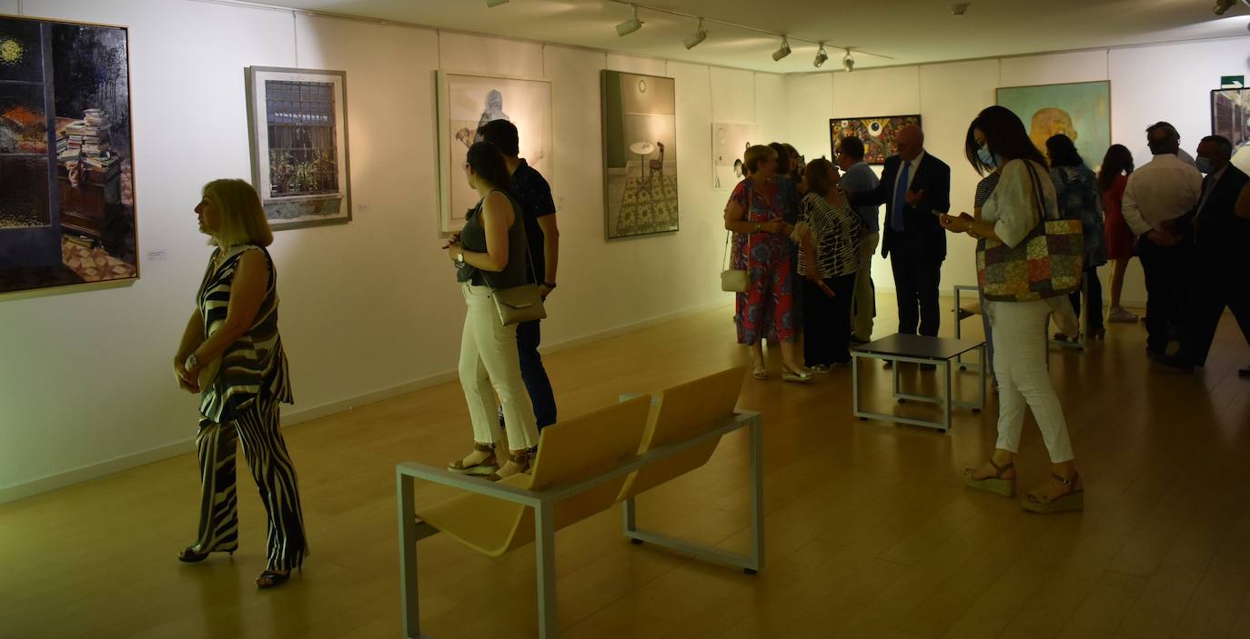 El XI Certamen de Pintura Fundación Laura Otero vivió una gala final memorable. Con el grupo musical Anam Camerata amenizando la noche en el Palacio Obispo Solís, y el neumólogo Juan Fernando Masa como invitado de honor, la fundación retomó su tradición de la forma más emotiva, esperada y especial. Guillermo Sedano ha sido el ganador de esta edición con 'Camino del vuelta al norte', mientras que Juan Carlos Gil ha conseguido el segundo premio con 'Composición con patines' y David Palomero se ha hecho con el Accésit con 'Lucía'. Tras el acto oficial, los asistentes pudieron disfrutar de la exposición, abierta hasta el 15 de julio. 