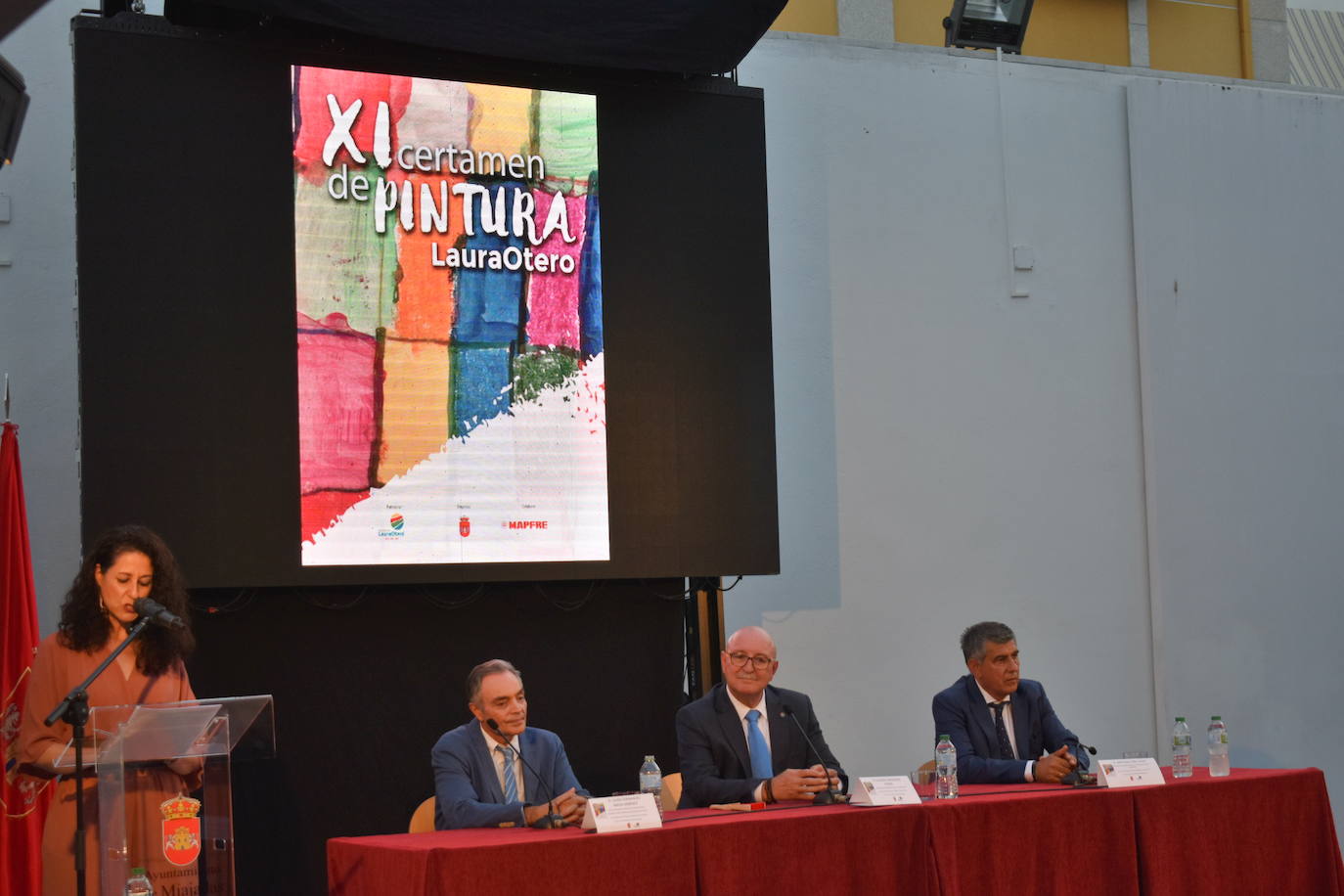 El XI Certamen de Pintura Fundación Laura Otero vivió una gala final memorable. Con el grupo musical Anam Camerata amenizando la noche en el Palacio Obispo Solís, y el neumólogo Juan Fernando Masa como invitado de honor, la fundación retomó su tradición de la forma más emotiva, esperada y especial. Guillermo Sedano ha sido el ganador de esta edición con 'Camino del vuelta al norte', mientras que Juan Carlos Gil ha conseguido el segundo premio con 'Composición con patines' y David Palomero se ha hecho con el Accésit con 'Lucía'. Tras el acto oficial, los asistentes pudieron disfrutar de la exposición, abierta hasta el 15 de julio. 