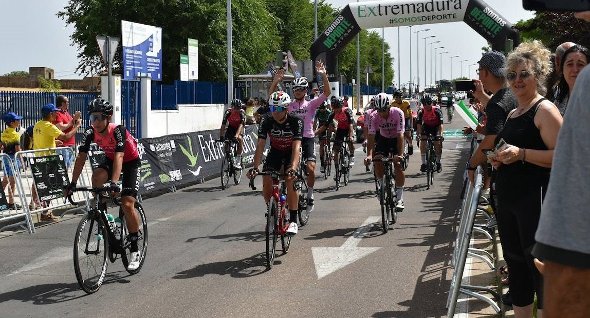 Última parte del pelotón de salida de la cuarta etapa 