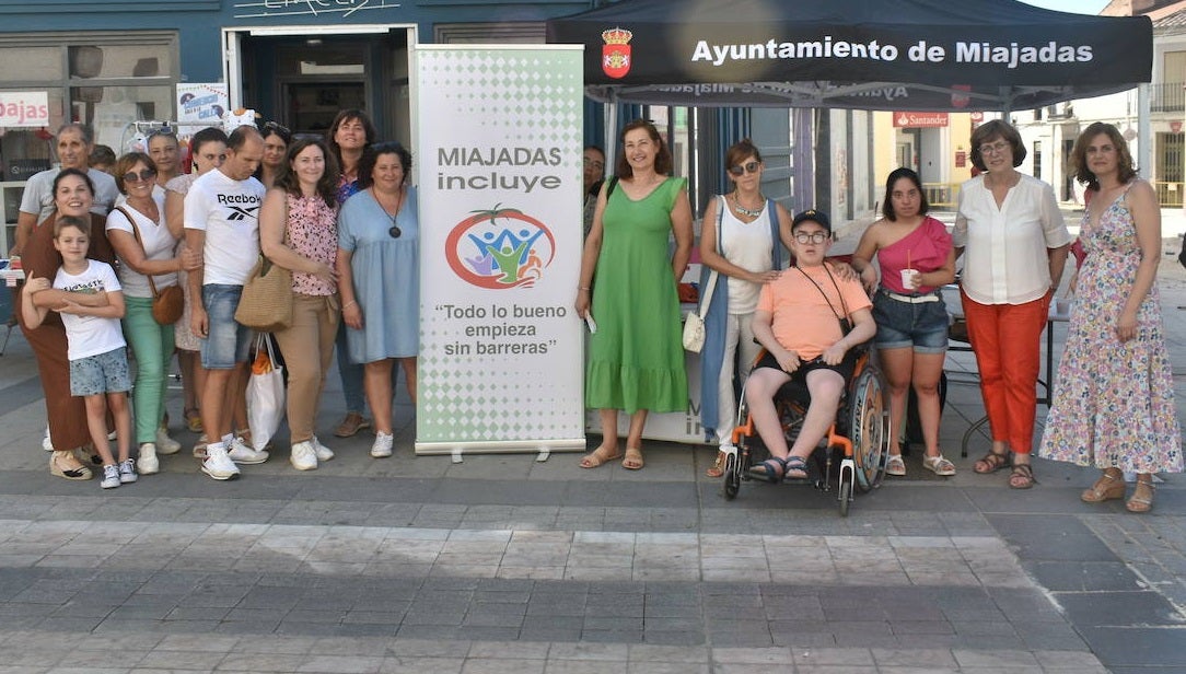 La asociación 'Miajadas Incluye' adquiere gran notoriedad en la feria del comercio