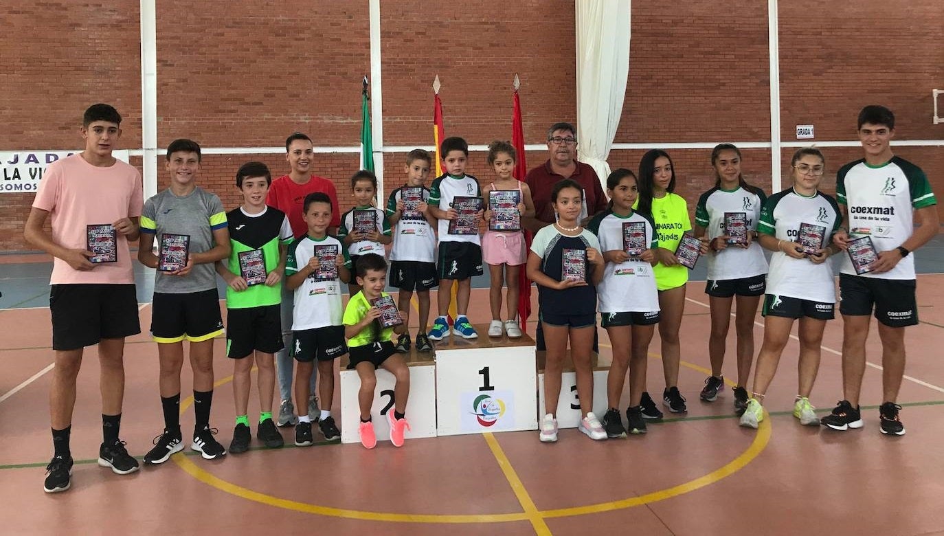 Foto grupal de los ganadores miajadeños de la XLIII Minimaratón 'Villa de Miajadas' 