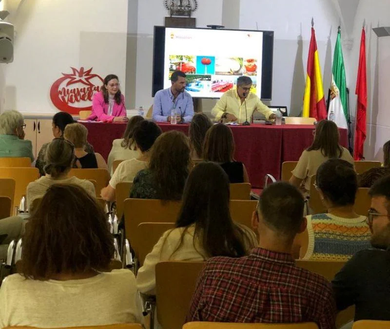 Reunión mantenida en el Palacio Obispo Solís sobre el Plan de Dinamización Empresarial de los Sectores Agroalimentario y Turístico: Miajadas gastronómica' 