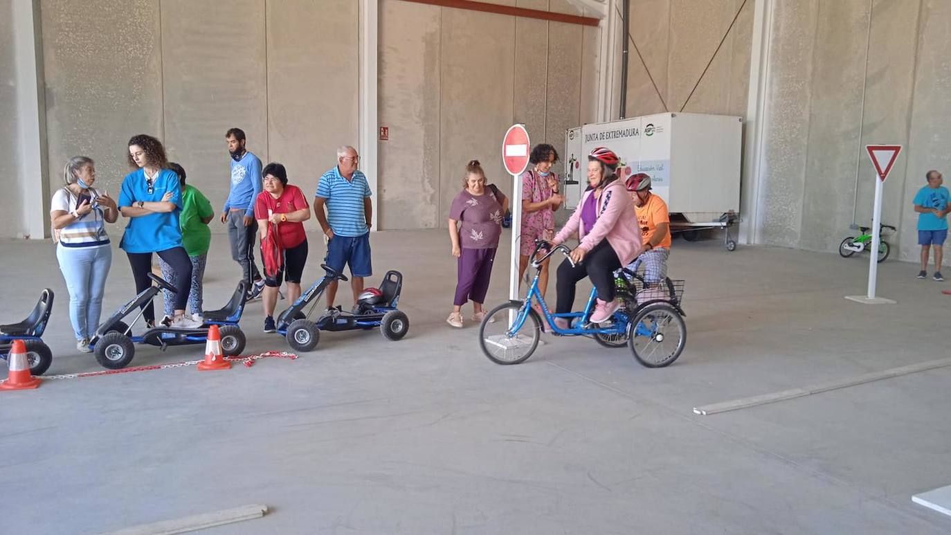 Miajadas ha vivido este 2022 su mejor Semana Europea de la Movilidad, al menos hasta la fecha, porque el municipio se supera año tras año. Mayores y pequeños disfrutaron durante dos semanas de gymkanas fotográficas, rutas andando o en bicicleta, concursos, ludotalleres, y premios a su compromiso con la sostenibilidad, entre otras muchas actividades. 