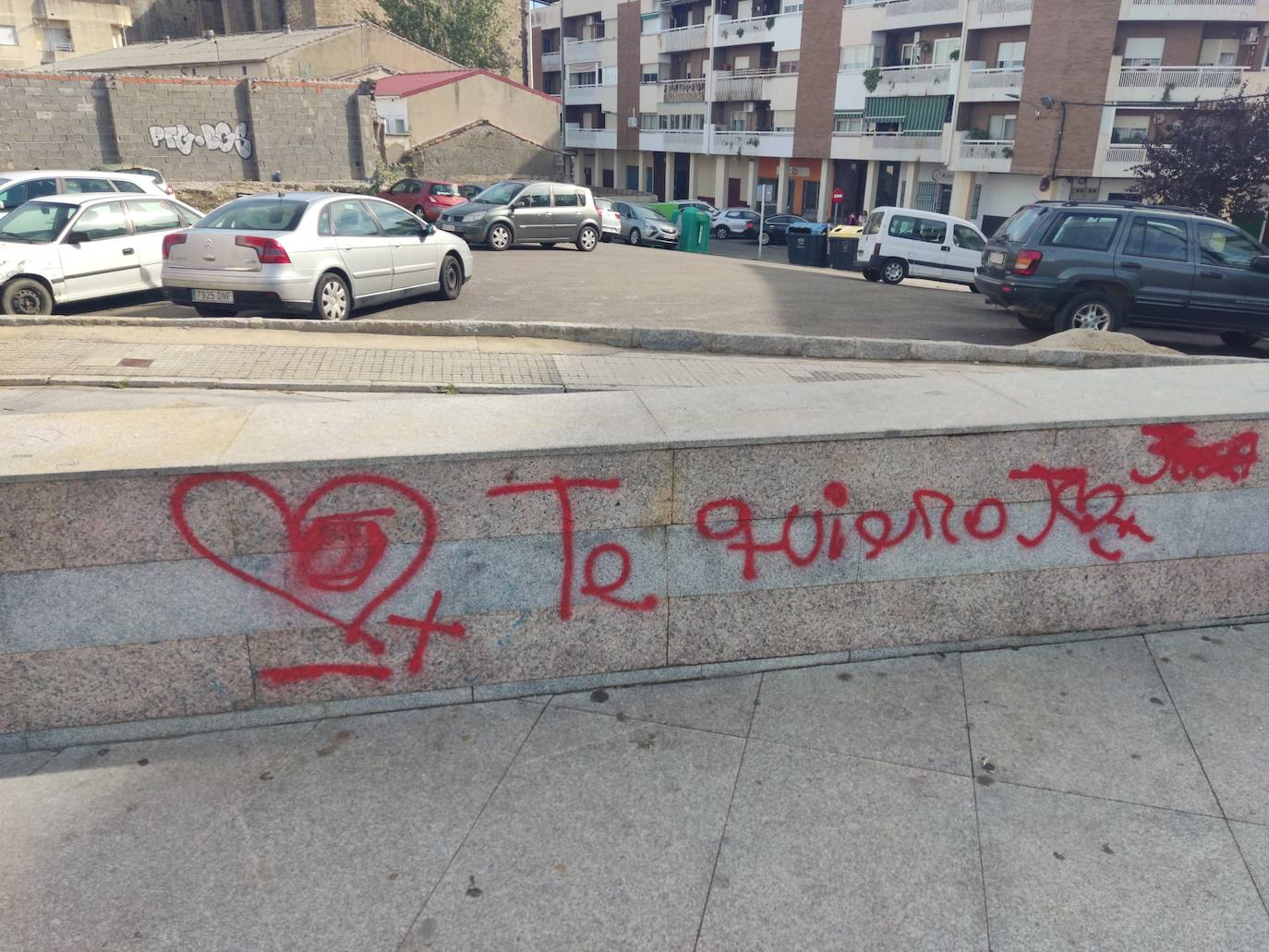 Una de las pintadas en la Plaza Castillo 