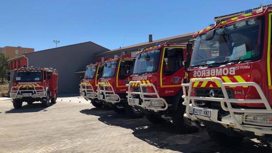 Un camión calcinado y diversos daños en un incendio en una nave industrial de Miajadas
