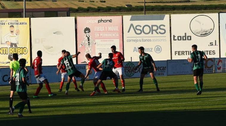 El Miajadas mira de cerca el descenso mientras que el Jerez afianza su Playoff de ascenso