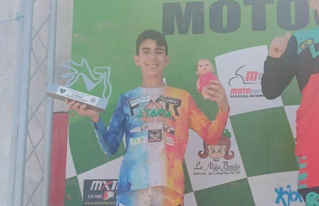 Samuel Tapia en el segundo puesto del pódium del Campeonato de Extremadura en Pueblonuevo de Miramontes