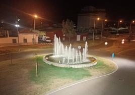 La rotonda de 'La cigüeña' con nueva iluminación