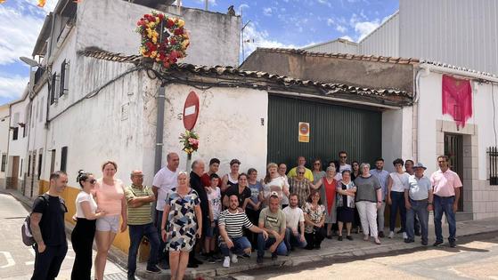 Los vecinos de la calle Cuesta celebran su tradicional Fiesta de la Cruz de Mayo