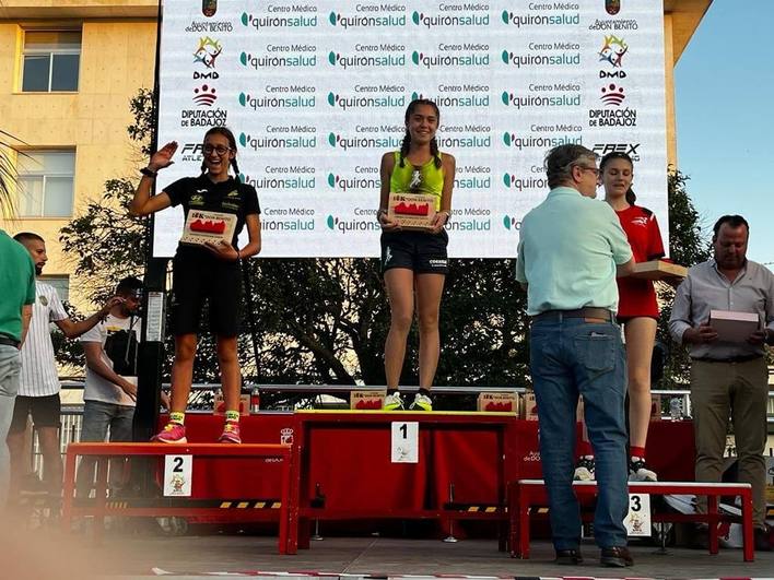 Macarena Carmona se proclama campeona Sub 14 Femenina en la &#039;10K Ciudad de Don Benito&#039;