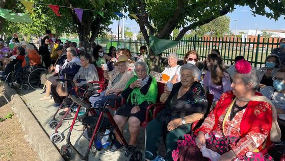 La residencia de mayores San Martín de Porres celebra su Fiesta de la Primavera