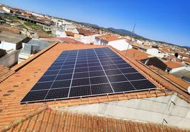 Nueva instalación fotovoltaica en la cubierta del edificio de la casa de la cultura de Miajadas