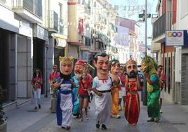 Pasacalles de los cabezudos en la Feria de Miajadas