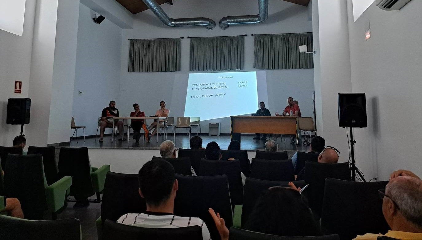 Asamblea del 20 de junio, en la que la directiva del CD Miajadas dimitió en bloque