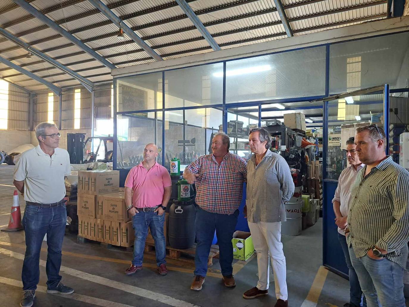Visita de Carlos Floriano a las instalaciones de la Cooperativa San Isidro de Miajadas