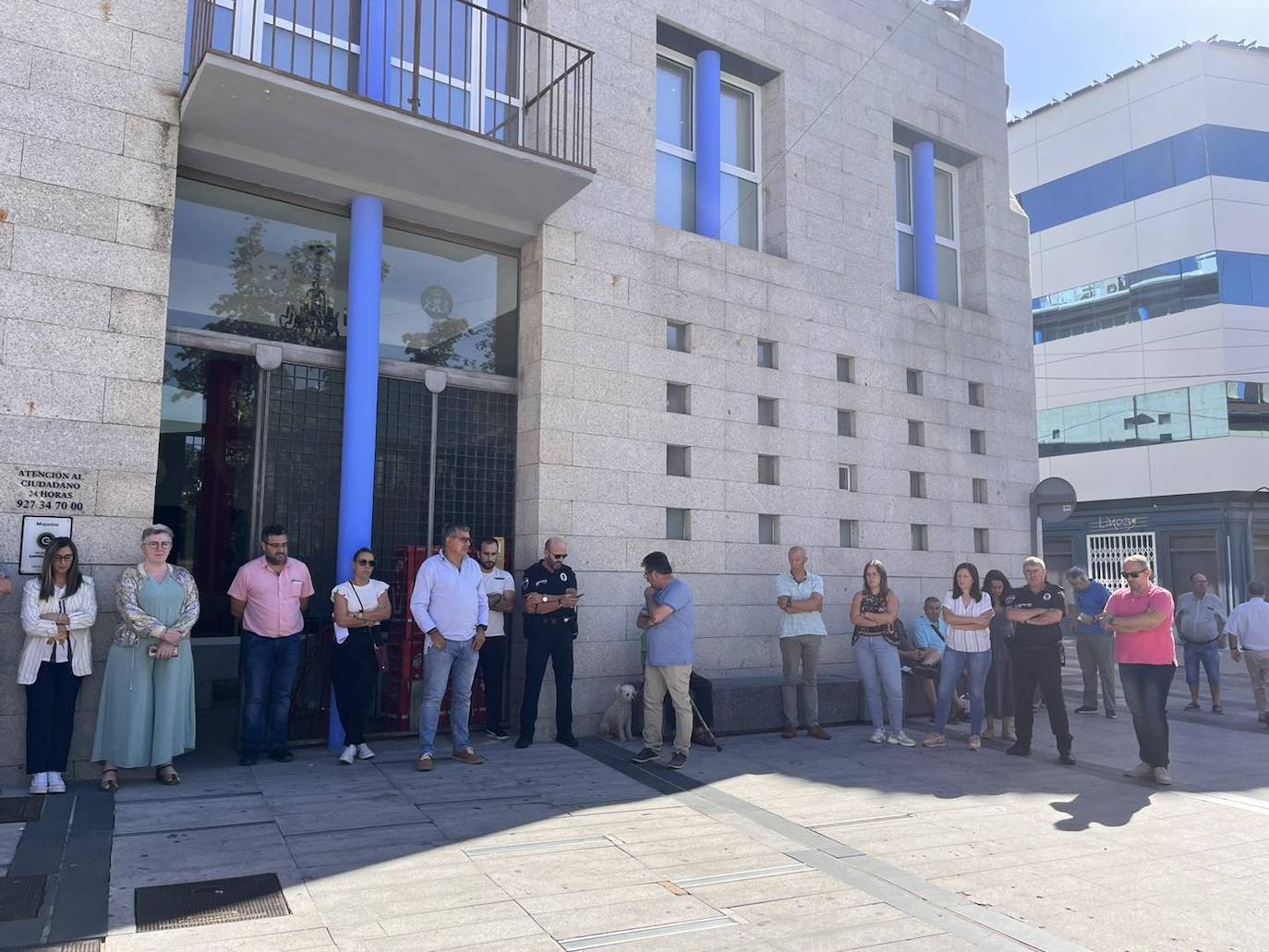 Los miajadeños guardan silencio por las víctimas del incendio en Murcia