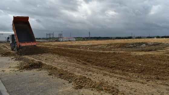 Desde la distancia: «¡12 hectáreas de suelo industrial para la futura fábrica de almendras!»