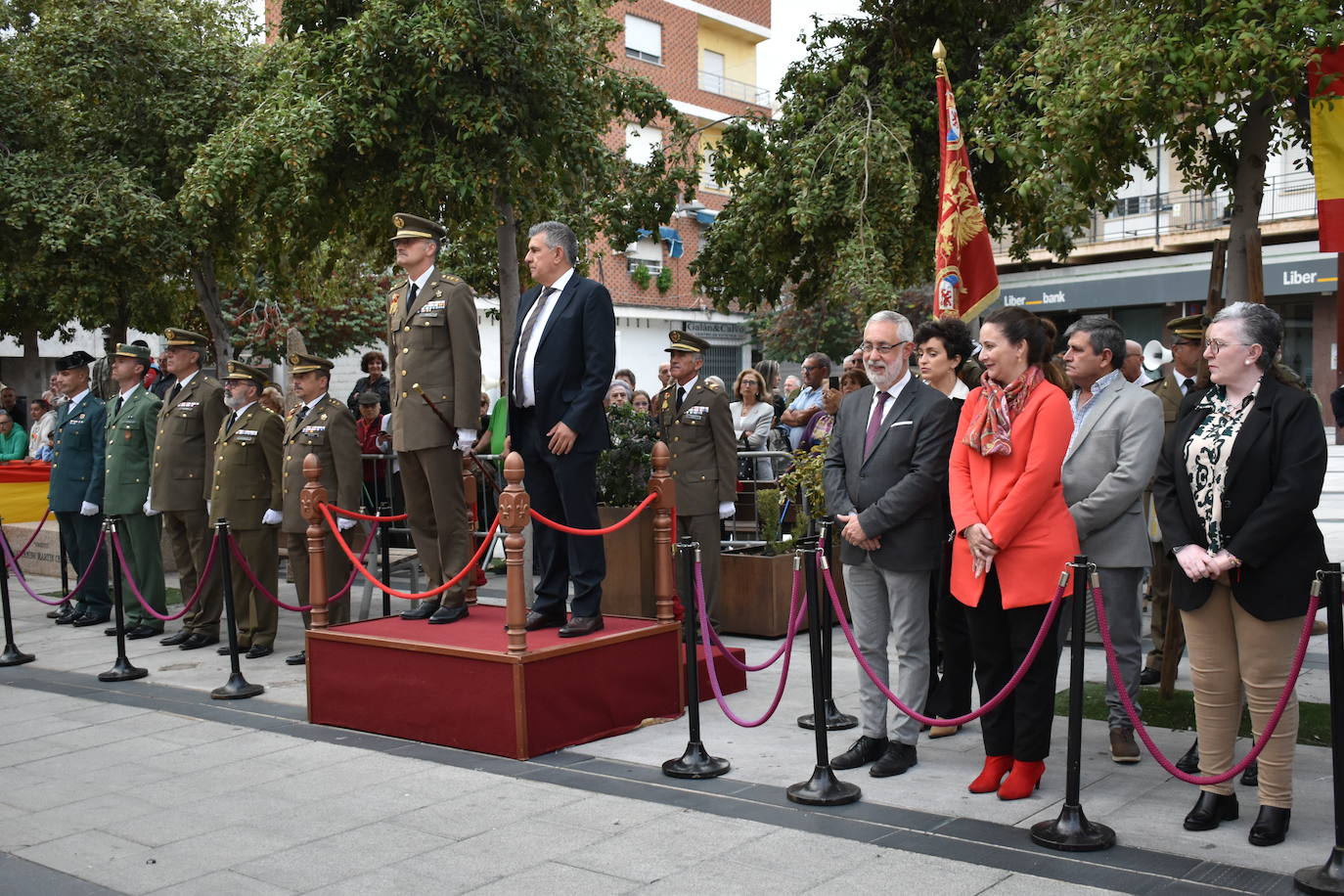 Fotos: Solemne arriado de bandera en honor al Teniente Saturnino Martín Cerezo