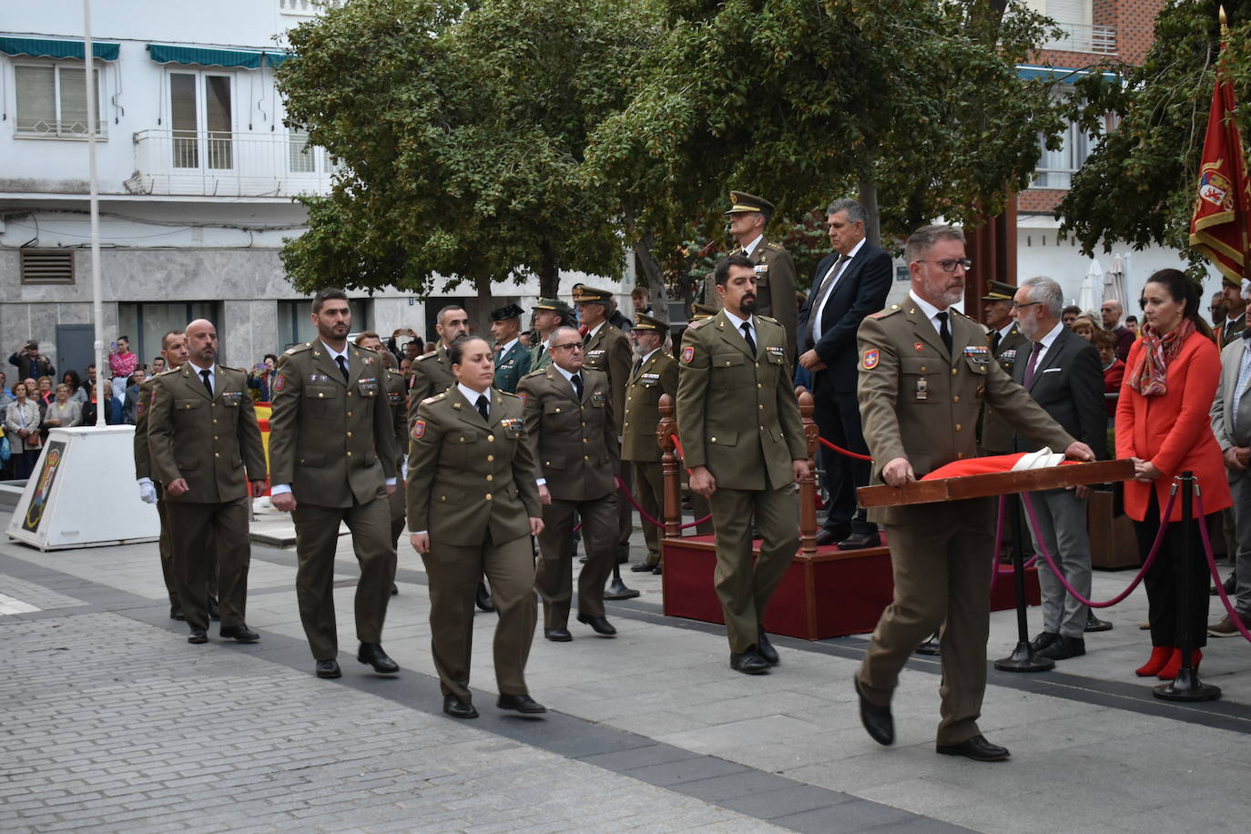 Fotos: Solemne arriado de bandera en honor al Teniente Saturnino Martín Cerezo