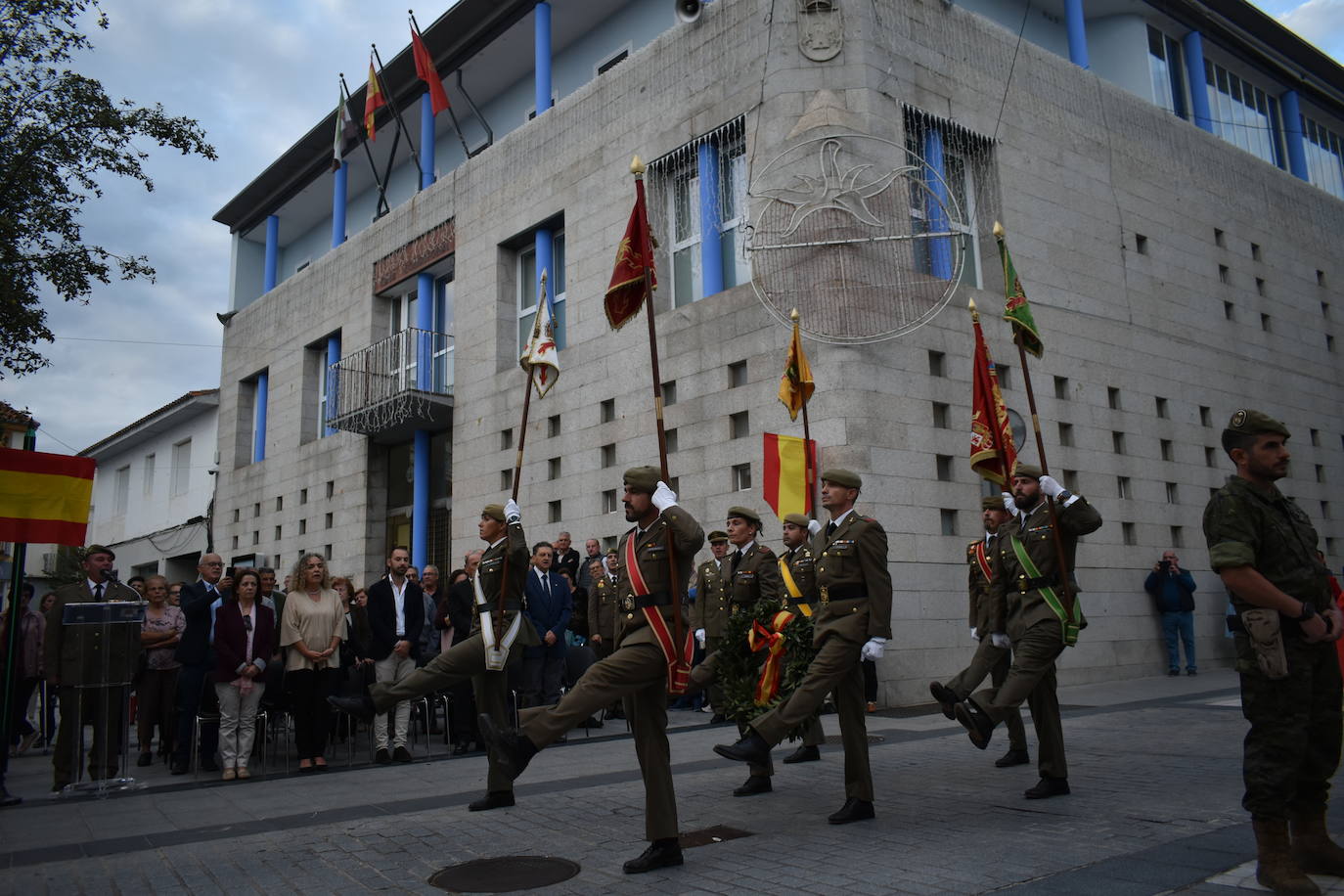 Fotos: Solemne arriado de bandera en honor al Teniente Saturnino Martín Cerezo