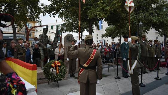 Fotos: Solemne arriado de bandera en honor al Teniente Saturnino Martín Cerezo
