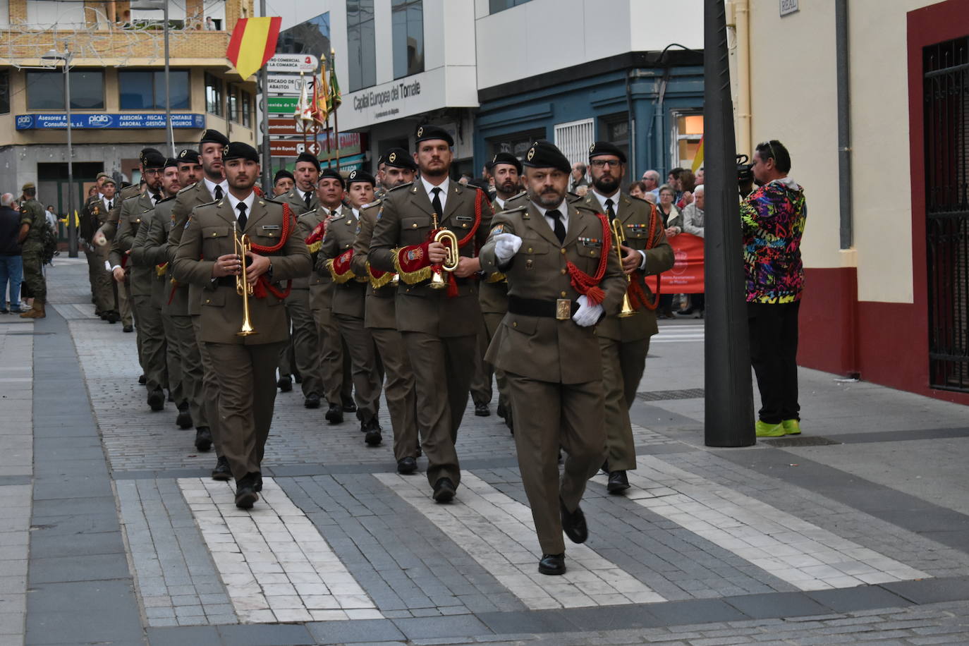 Fotos: Solemne arriado de bandera en honor al Teniente Saturnino Martín Cerezo