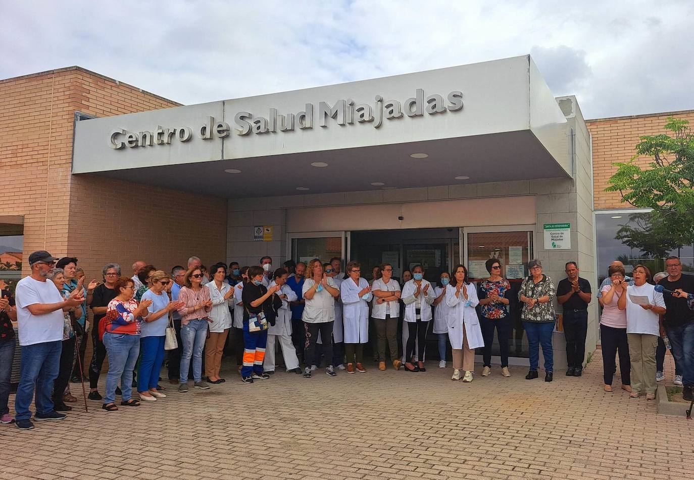 Foto de una de las últimas concentraciones, antes de conocer la supresión de la plaza de médico